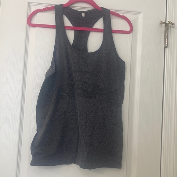 Lululemon tank 10 - Picture 1 of 3